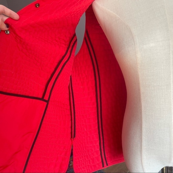 Tabi red pebble quilted sleeveless lightweight outerwear vest with pockets - Picture 7 of 11